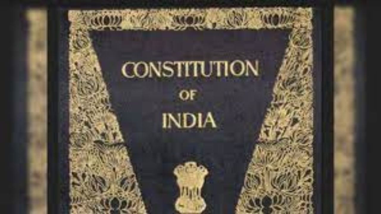 Constitution of India: भारत का मूल संविधान किसने लिखा, जानिए