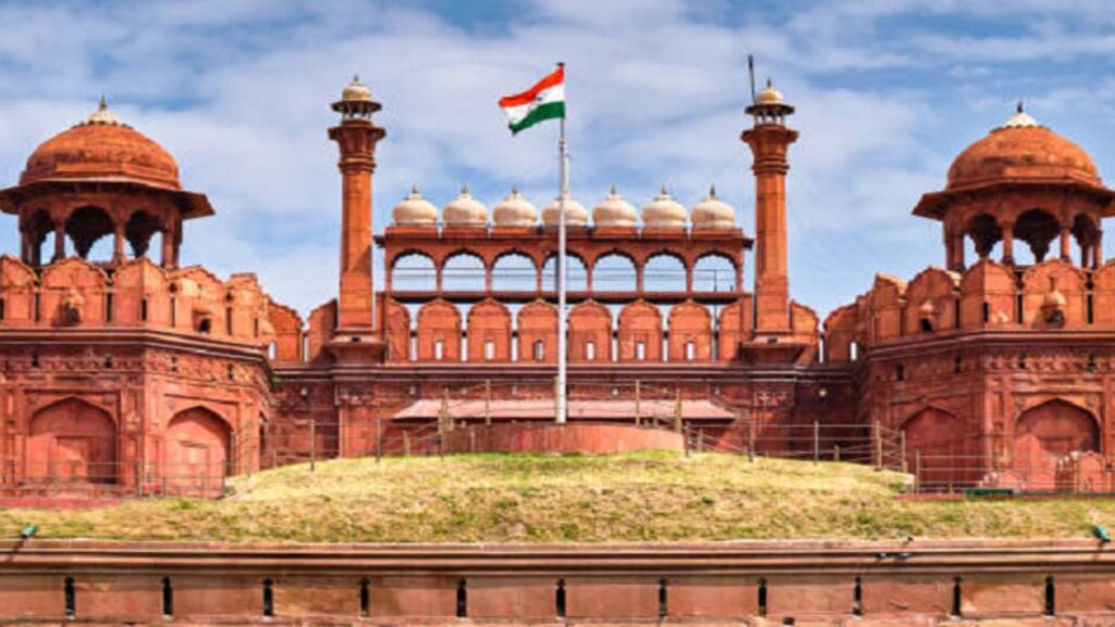 Hoisted Flag At Red Fort: 78 सालों की परंपरा, लेकिन लाल किले की पहली फहराई गई तिरंगा कहानी छुपी है इतिहास में!